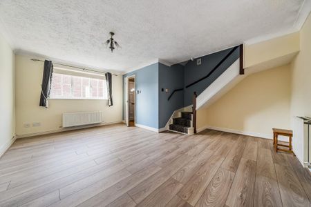 3 bedroom semi-detached house to rent - Photo 2