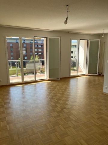 Profitez d'un spacieux 4,5 pièces lumineux dans un quartier paisible - Photo 2