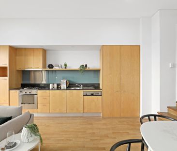 Perfectly Located, Light & Bright One Bedroom Apartment - Photo 4