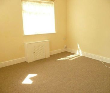 Terraced House to rent on - Photo 3
