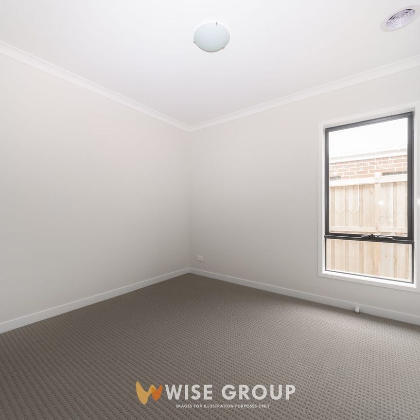 Modern Family Living in the Heart of Highgrove Estate - Photo 1