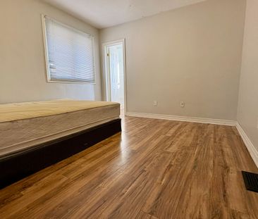 For Lease - 678 OXFORD Street, London East, Ontario - Photo 1