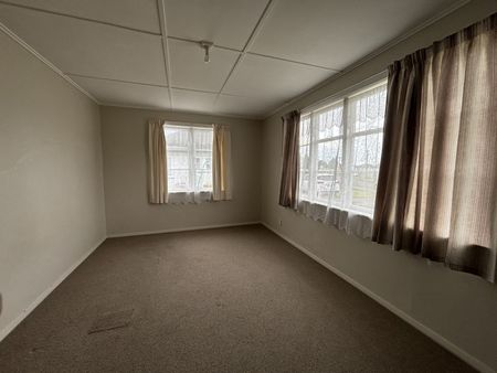Levin - 3 Bedrooms - Photo 3