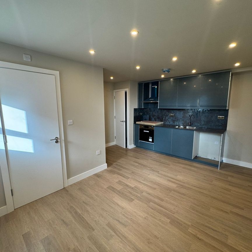 1 Bed Flat, North End, CR0 - Photo 1