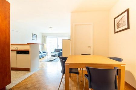 Dans un quartier calme et verdoyant de Stockel, appartement 2 chambres meublé - Photo 4