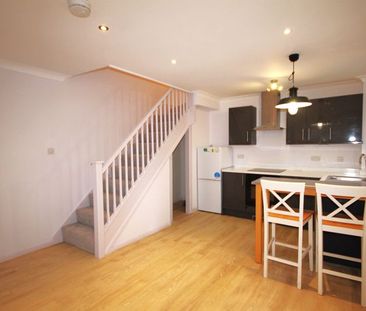 Sandringham Road, Petersfield - Photo 3