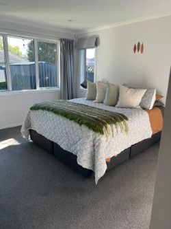 This very tidy 3-bedroom, 2-bathroom home offers comfortable modern living in a quiet no-exit street. - Photo 3