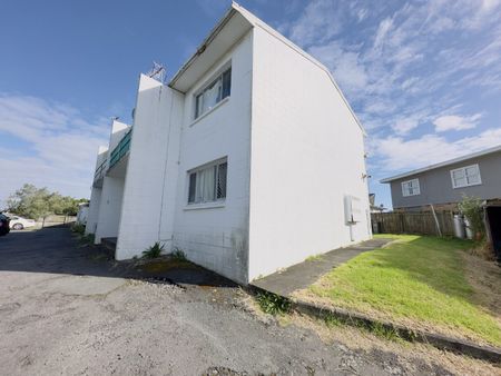 Most Affordable 2 Bedroom Unit in Central Auckland - Photo 5