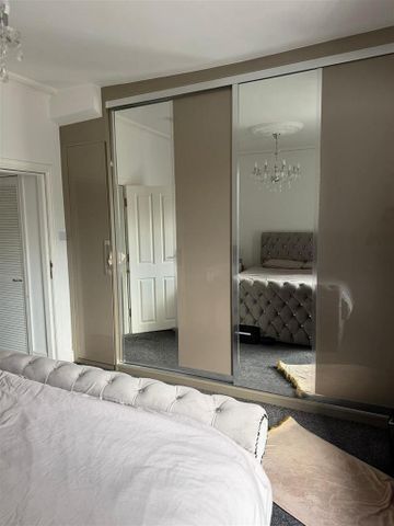 4 bedroom private hall to rent - Photo 3