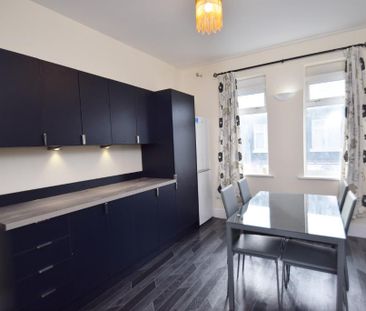 4 bedroom flat to rent - Photo 1