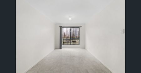 Stunning and Spacious 5-Bedroom Family Home with Exceptional Entertainment Feature - Photo 4