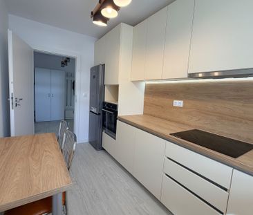 Inchiriez apartament cu 2camere, loc de parcare si boxa la Maurer - Fotografie 3