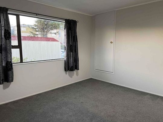 Chic 3BR Townhouse in Newlands! - Photo 1