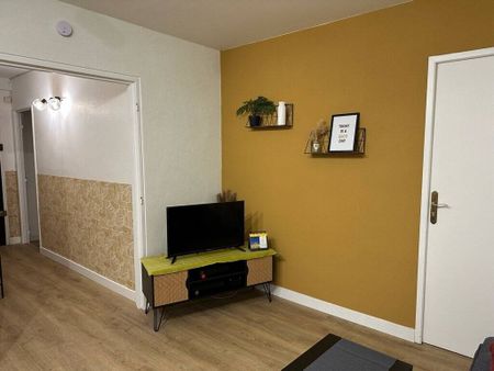 Une chambre avec salle de bain privative - Photo 4