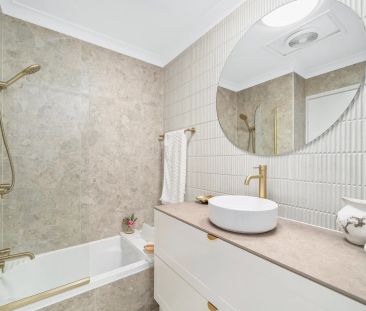 SPARKLING COASTAL TOWNHOUSE WITH CHÍC RENOVATED INTERIOR CONTACT JU... - Photo 4