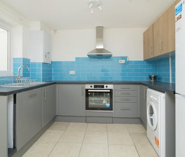 4 bedroom semi-detached house to rent - Photo 5