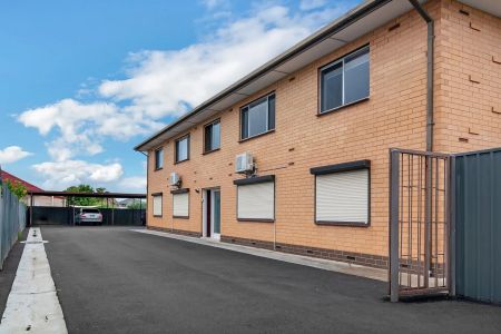 Nicely renovated, clean & spacious two bedroom unit! - Photo 3