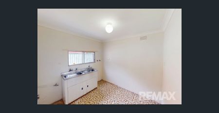 Tidy Central Home - Photo 4