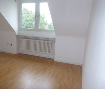 Sehr schöne 3 Zimmer-DG-Wohnung OHNE Balkon mit innen liegendem Wan... - Photo 2