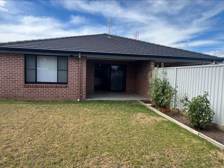 1/29 Mustang Close, TAMWORTH NSW 2340 - Photo 2