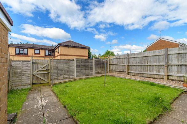 3 bed terraced house to rent in The Roundabout, Birmingham, B31 - Photo 1