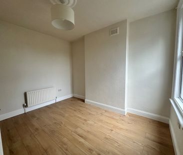 2 Bed Flat, Medusa Road, SE6 - Photo 4