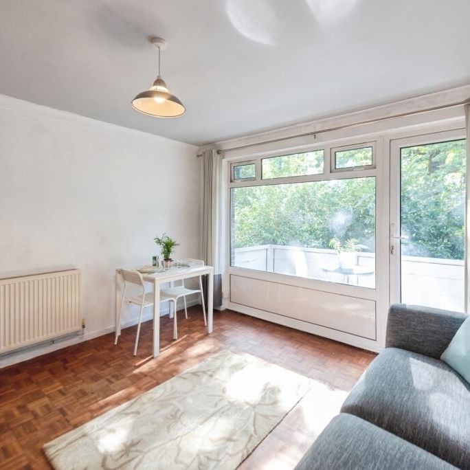 2 Bed Flat, Fir Tree Court, SO18 - Photo 1