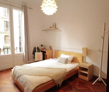 Room in a shared 5-bedroom apartment for rent in la Dreta de l'Eixample - Photo 6
