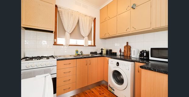 Well positioned, furnished & fresh! - Photo 1