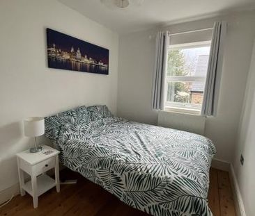 Bright double room in terraced house - 10 mins walk to Walthamstow ... - Photo 3