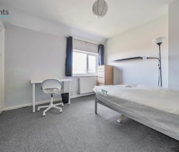 4 bedroom end of terrace house to rent - Photo 5