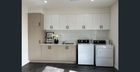 FULLY Furnished STUDIO in perfect location! - Photo 5