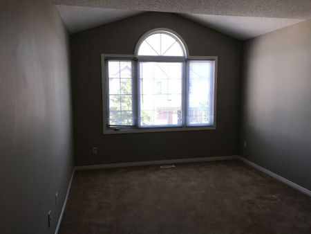 For Lease - 320 Ambleside Drive Unit# 33, London North, Ontario - Photo 3