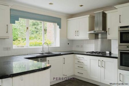 5 bedroom property to rent in Epsom - Photo 3