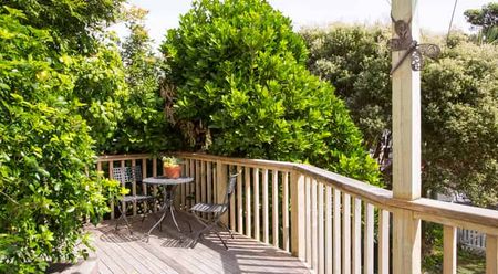 Cute sunny two storey cottage - Photo 2