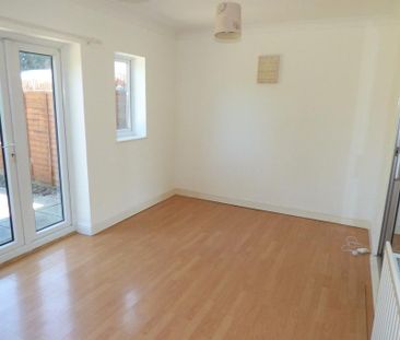 Semi Detached House - Photo 4