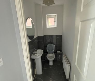 2 bedroom house to rent James Holt Avenue, L32 - Photo 2