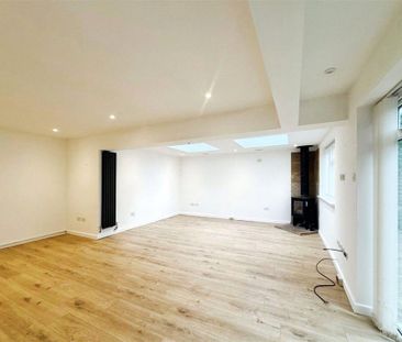 3 bedroom detached house to rent - Photo 4