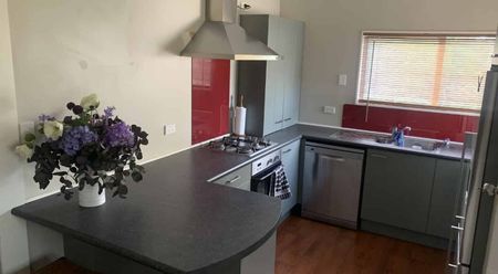 Charming College Street Living! - Photo 2