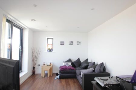 Victory Park Road, Addlestone, Surrey, KT15 - Photo 5