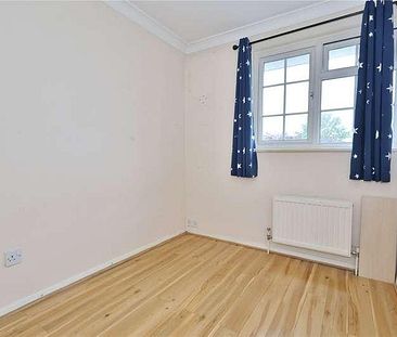 De Lara Way, Woking, Surrey, GU21 - Photo 3