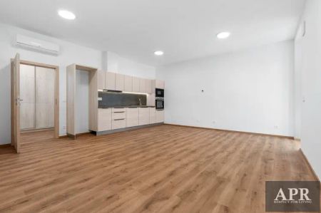 Pronájem bytu 1+kk Strážnice - Náměstí Svobody - Photo 2