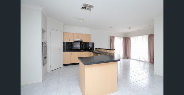 Spacious Living in Prime Taylors Hill Location! - Photo 1