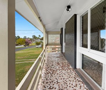 Family Living - Photo 6