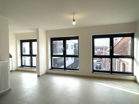 Totaal gerenoveerd, ruim appartement in centrum Lauwe! - Photo 3