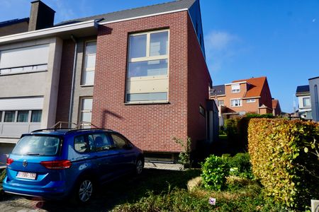 Modern lichtrijk duplex appartement met 2 slaapkamers, terras en autostaanplaats. - Photo 4