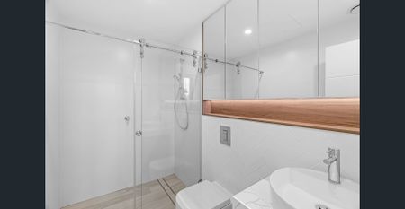 Wake up to sweeping views of Brisbane Water - Photo 4