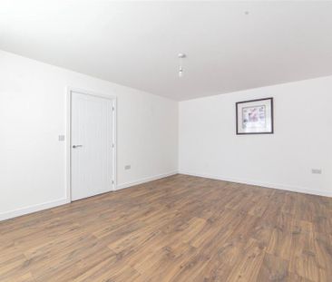 4 bedroom detached house to rent - Photo 4