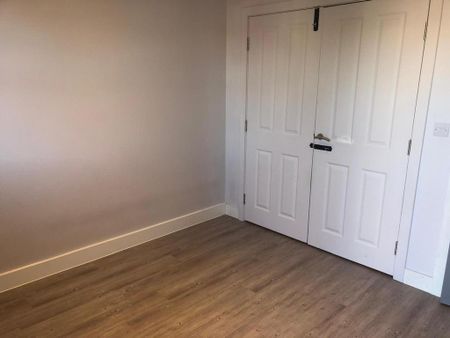 3 bedroom flat to rent - Photo 2