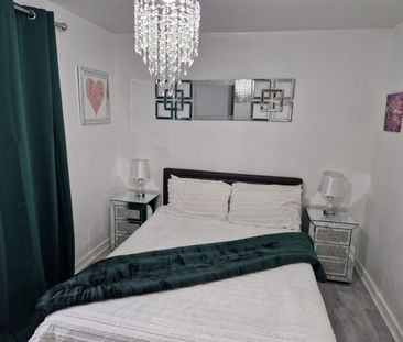 3 Bed End Terrace, Wenlock Way, M12 - Photo 6